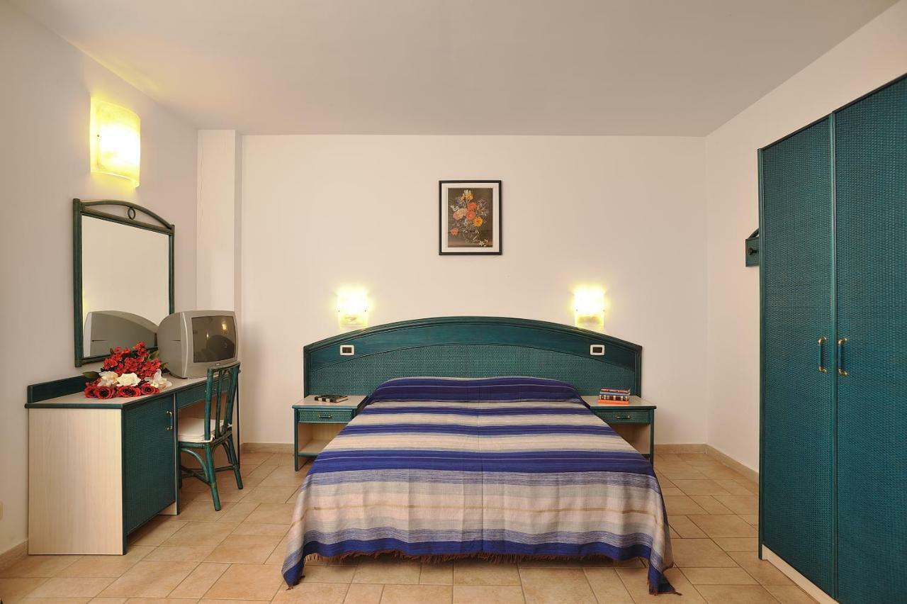 Villaggio Turistico Le Meridiane Марина ди Монтенеро Екстериор снимка
