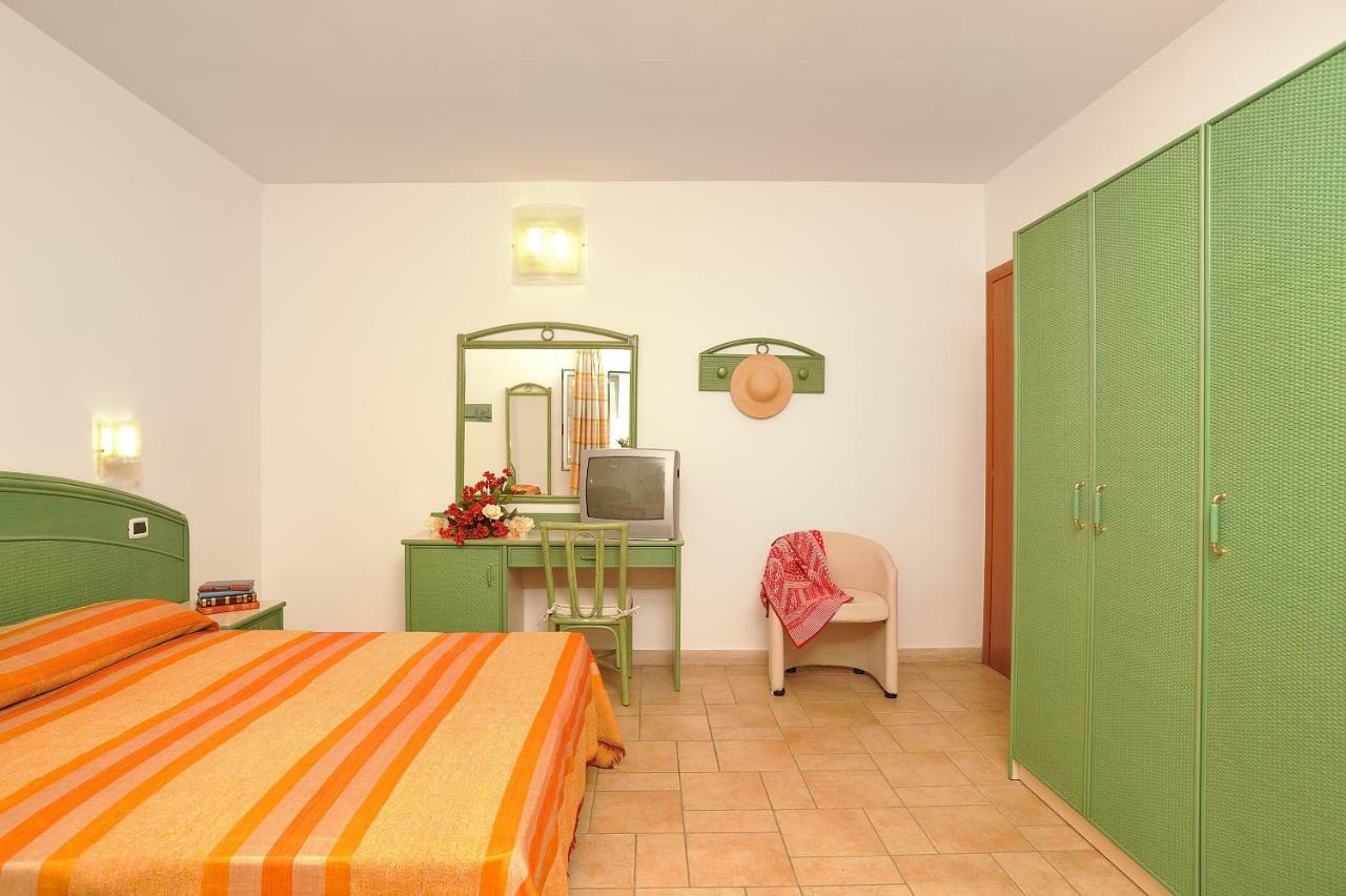 Villaggio Turistico Le Meridiane Марина ди Монтенеро Екстериор снимка